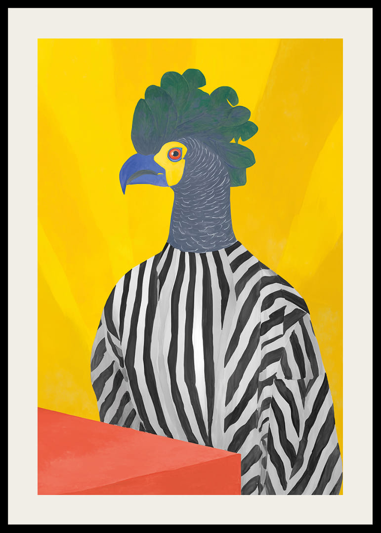 Ein fantasievoller Papagei im Zebrakostüm vor gelbem Hintergrund.-12