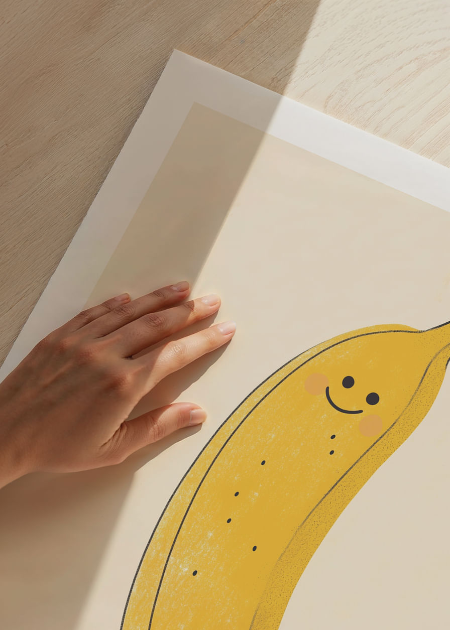 Szczęśliwy banan rozsiewa słońce i ciepło.-12