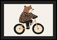 Charmig björn på cykel sprider glädje och fantasi.-4