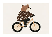 Charmig björn på cykel sprider glädje och fantasi.-1