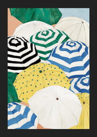 Fargerike parasoller skaper et lekent sommerlandskap.-5