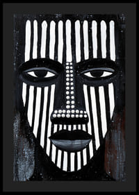 Kontrasterande svartvita linjer skapar ett fängslande ansiktsmönster.-0