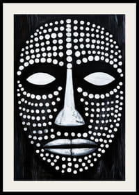 Záhadná maska ​​v čiernobielej farbe s hypnotickými vzormi.-4