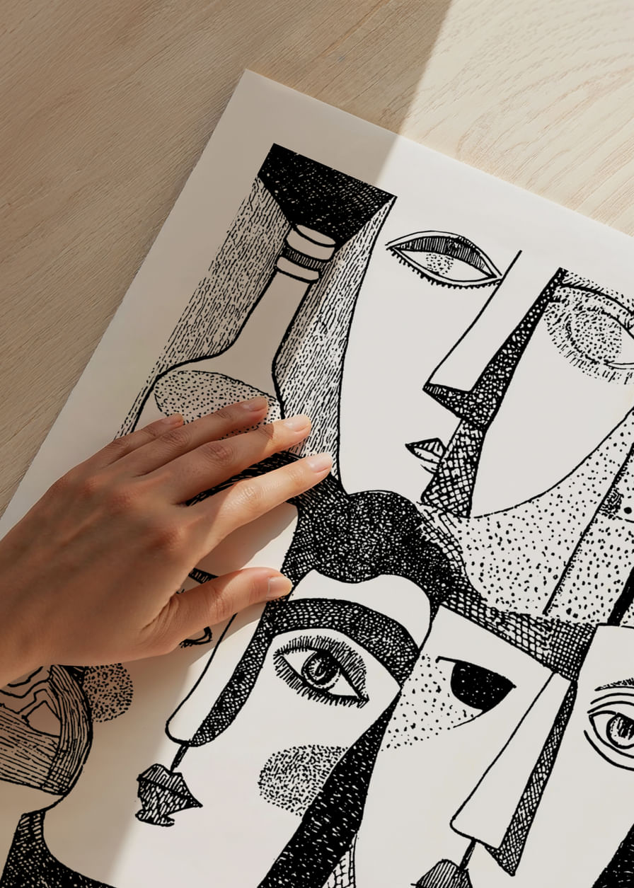 Fețe vii, abstracte, în alb și negru, umplu posterul de mister.-12