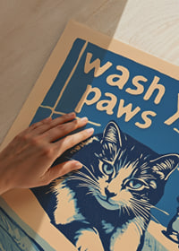 Charmig katt som påminner oss om renlighetens värde.-3
