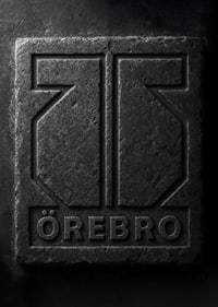 En mörk stenyta med Örebro Hockeys logga djupt inristad.-3