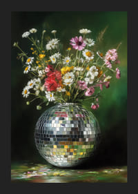 Lilled sädelevad sädelevas vaasis vikerkaarevärvides.-5