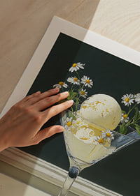 En uppfriskande glasskreation med blomstrande elegans.-9