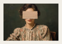 Une femme énigmatique au visage couvert crée mystère et profondeur.-3