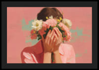 Mjuk pastell dräkt omger blommornas skönhet kring ett ansikte.-4