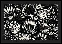 Svarta och vita blommor skapar ett dramatiskt mönster.-4