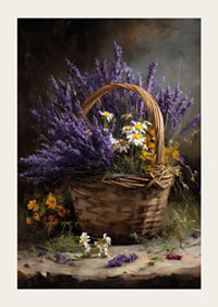 En korg fylld med lavendel och blommor sprider lugn och skönhet.-3