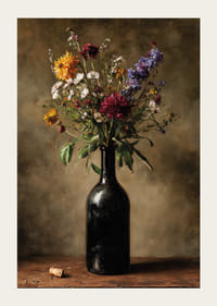 Een boeket wilde bloemen verspreidt zich in gedempt licht.-3