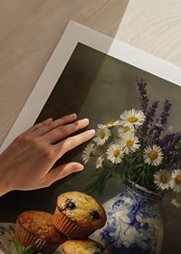 Blaubeermuffins und Blumen sorgen für rustikalen Charme und Ruhe.-9