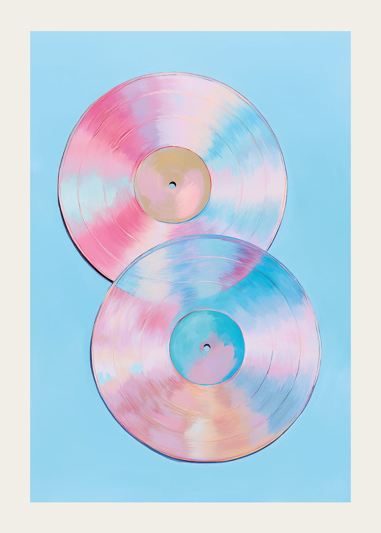 Twee glinsterende vinylplaten in pasteltinten tegen een blauwe achtergrond.-12