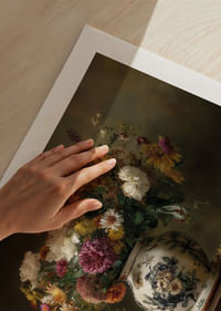 Una composizione floreale che diffonde una bellezza senza tempo.-5