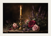 Blød, blomstret tusmørke med et tændt stearinlys.-3