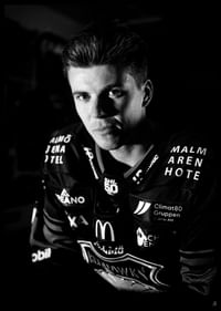 Topi Niemelä #7 Malmö Redhawks B&W 2025/2026-2