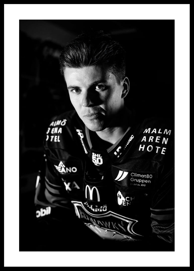 Topi Niemelä #7 Malmö Redhawks B&W 2025/2026-12