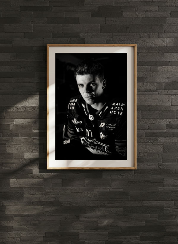 Poster Topi Niemelä #7 Malmö Redhawks B&W 2025/2026 crossfade