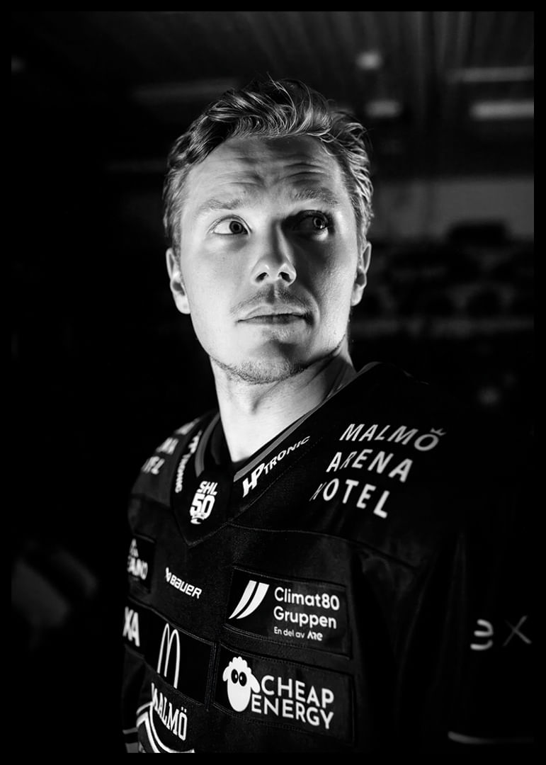 Linus Öberg #12 Malmö Redhawks B&W 2025/2026-12