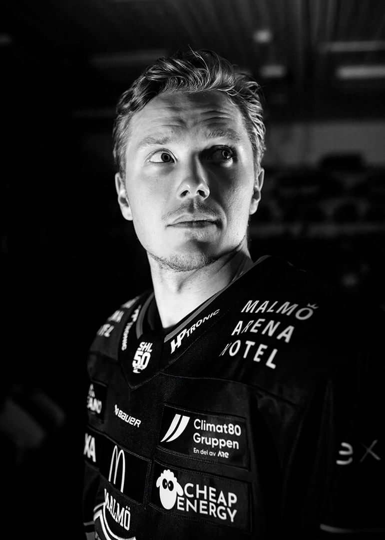 Linus Öberg #12 Malmö Redhawks B&W 2025/2026-12