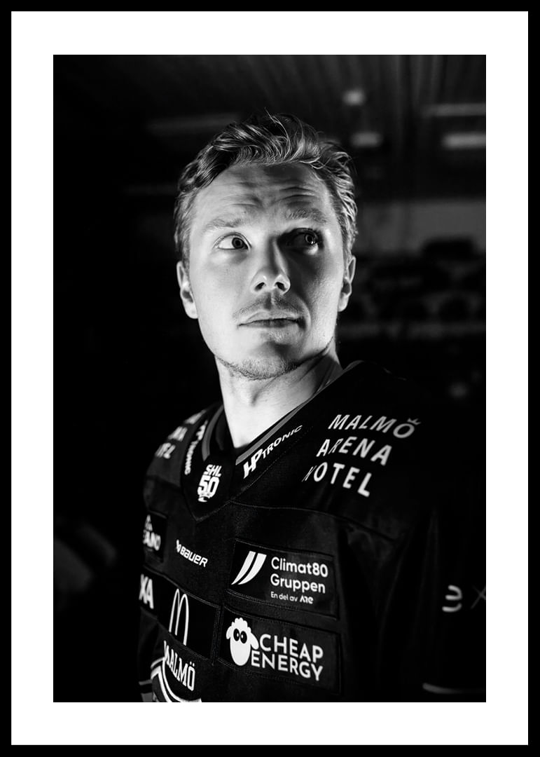 Linus Öberg #12 Malmö Redhawks B&W 2025/2026-12