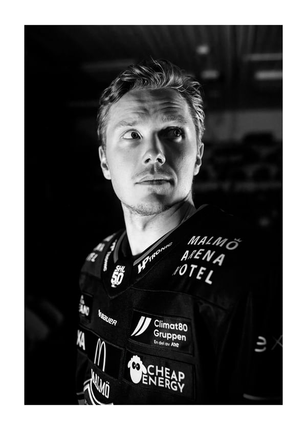 Poster Linus Öberg #12 Malmö Redhawks B&W 2025/2026