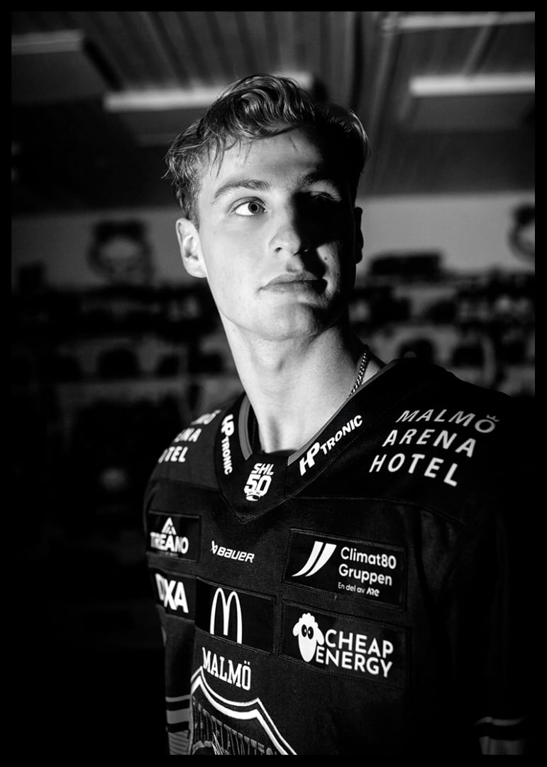 Freddie Larsson #15 Malmö Redhawks B&W 2025/2026-12