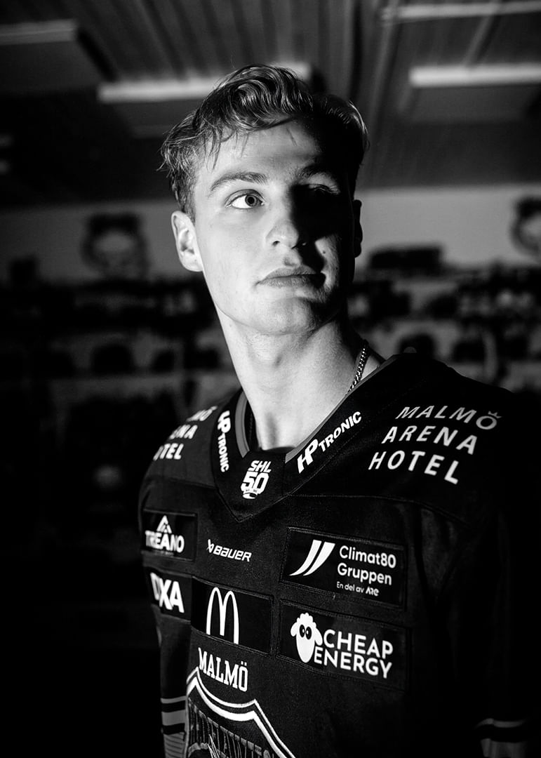 Freddie Larsson #15 Malmö Redhawks B&W 2025/2026-12