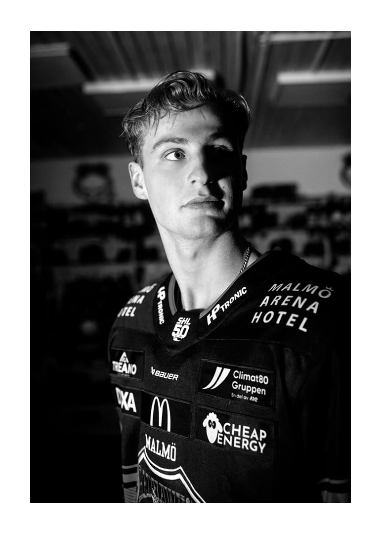 Freddie Larsson #15 Malmö Redhawks B&W 2025/2026-12