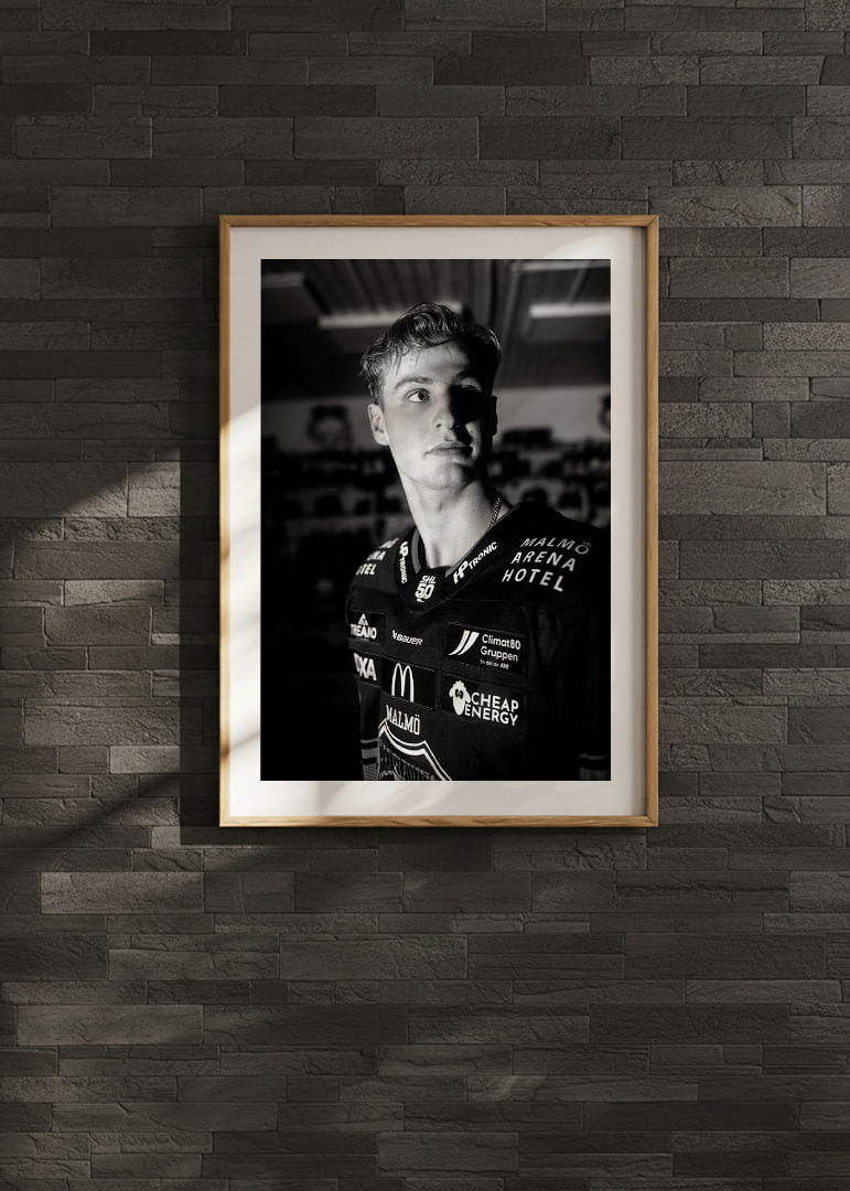 Freddie Larsson #15 Malmö Redhawks B&W 2025/2026-12