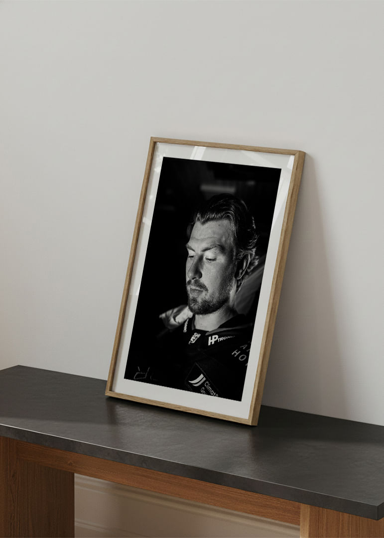 Johan Ivarsson #17 Malmö Redhawks B&W 2025/2026-12