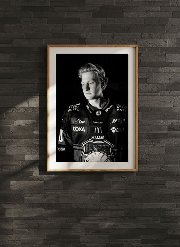 Poster  Thomas Berg Paulsen #20 Malmö Redhawks B&W 2025/2026 crossfade