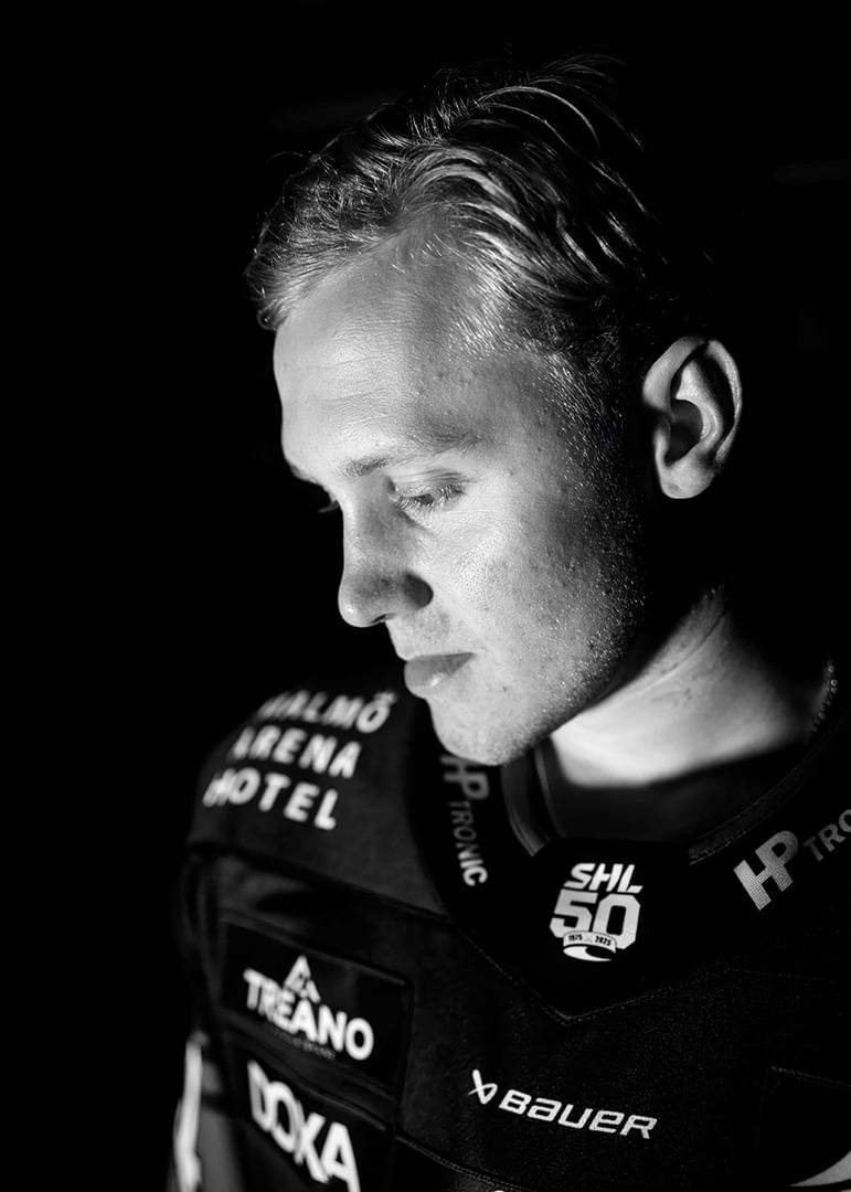 Filip Björkman #24 Malmö Redhawks B&W 2025/2026-12