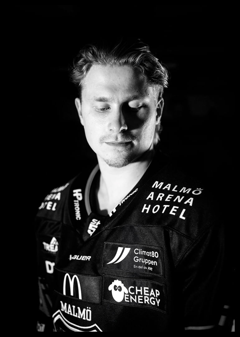 Lauri Pajuniemi #48 Malmö Redhawks B&W 2025/2026-12