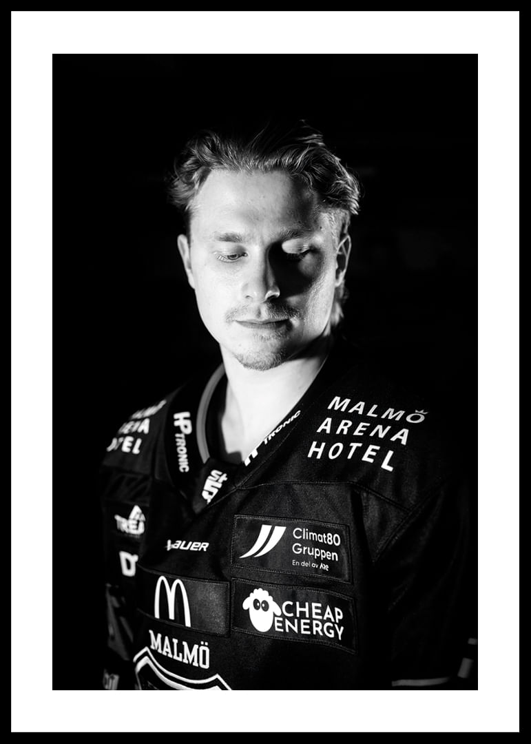 Lauri Pajuniemi #48 Malmö Redhawks B&W 2025/2026-12