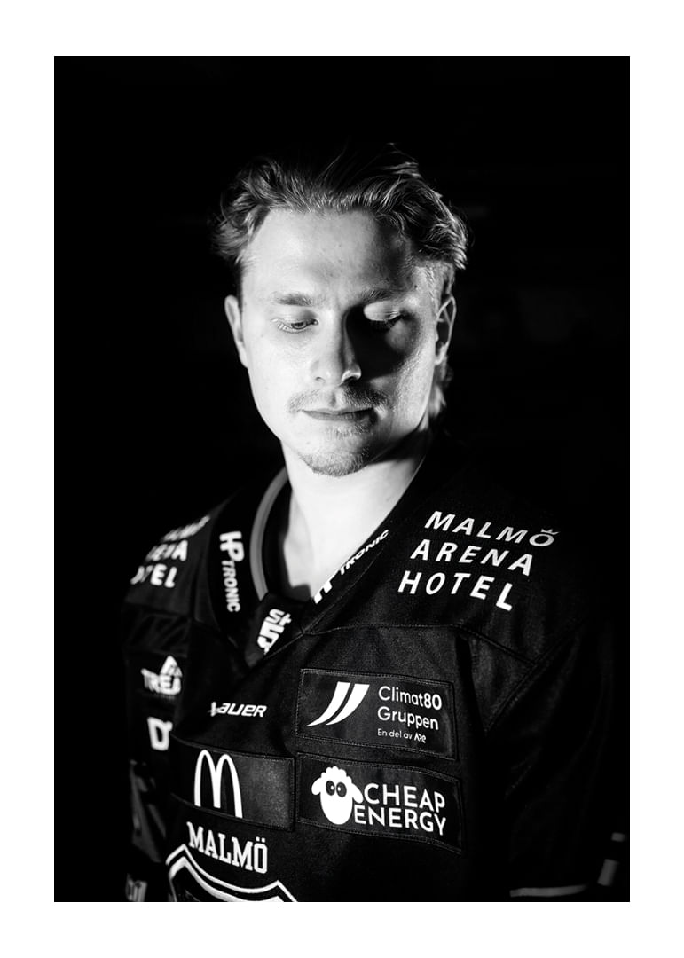 Lauri Pajuniemi #48 Malmö Redhawks B&W 2025/2026-12