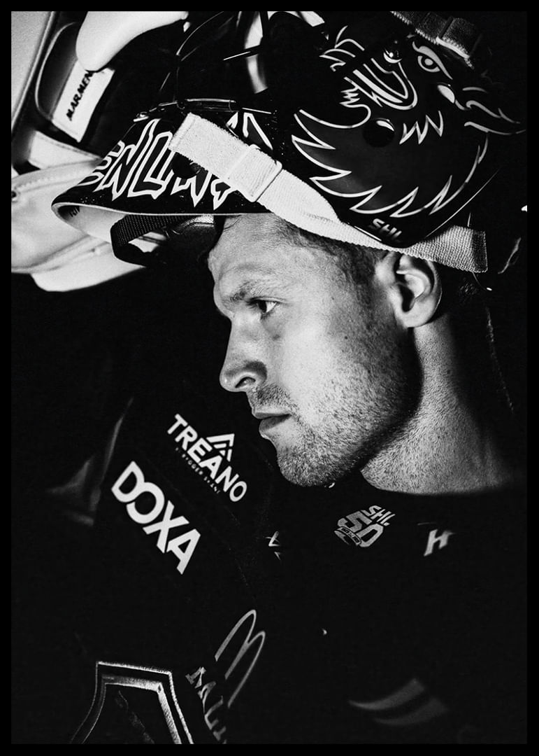 Daniel Marmenlind #72 Malmö Redhawks B&W 2025/2026-12