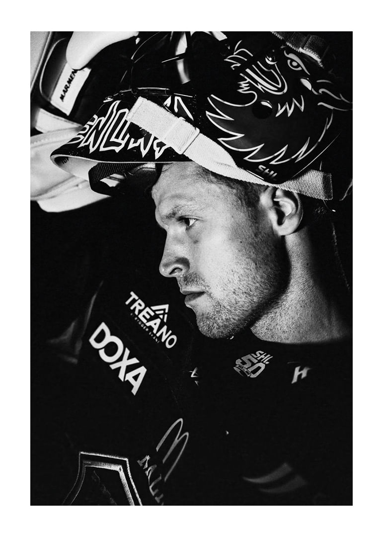 Daniel Marmenlind #72 Malmö Redhawks B&W 2025/2026-12