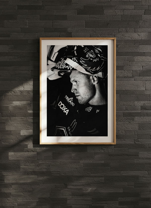 Poster Daniel Marmenlind #72 Malmö Redhawks B&W 2025/2026 crossfade