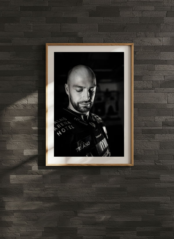 Poster Robin Hanzl #78 Malmö Redhawks B&W 2025/2026 crossfade