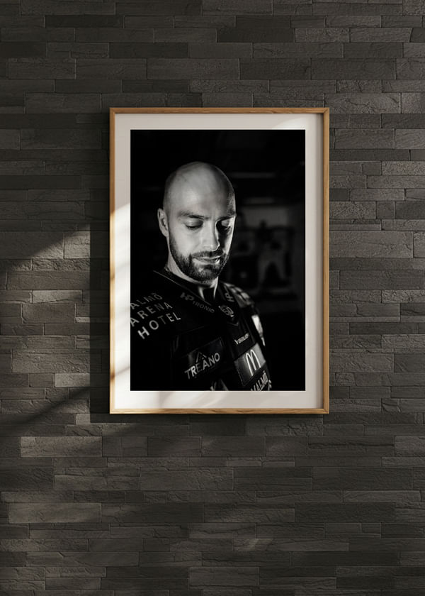 Poster Robin Hanzl #78 Malmö Redhawks B&W 2025/2026 crossfade