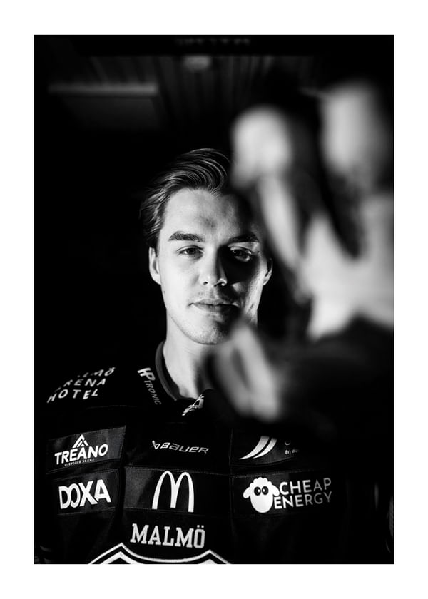 Poster Axel Sundberg #91 Malmö Redhawks B&W 2025/2026