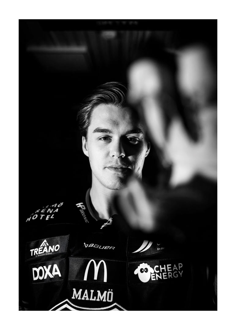 Axel Sundberg #91 Malmö Redhawks B&W 2025/2026-12