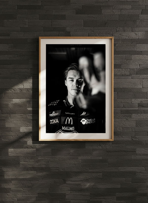 Poster Axel Sundberg #91 Malmö Redhawks B&W 2025/2026 crossfade