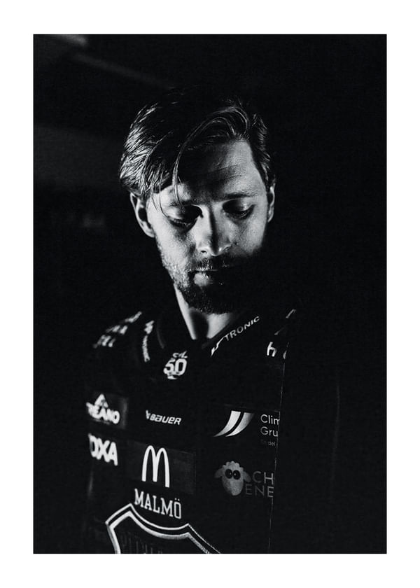 Poster Carl Persson #95 Malmö Redhawks B&W 2025/2026