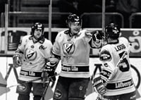 Thomas Rundqvist Och Håkan Loob Färjestad BK SM-Guld 1988-9
