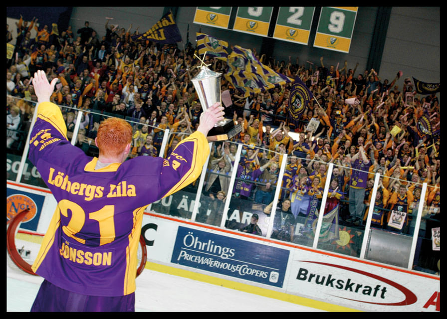 Jörgen Jönsson Färjestad BK SM-Guld 2002 Med Fansen-12