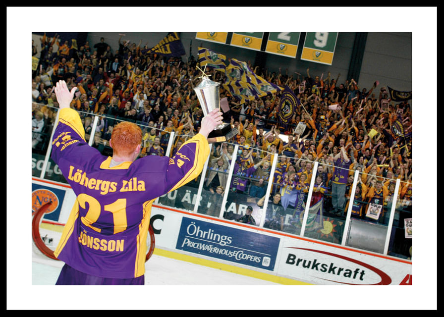 Jörgen Jönsson Färjestad BK SM-Guld 2002 Med Fansen-12